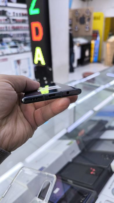 LG VILVET 8/128 kore qora