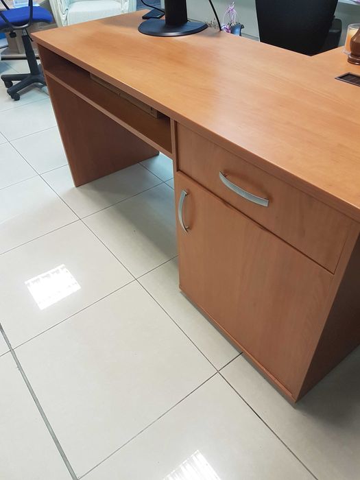 Офис бюро. Изключително добро състояние.