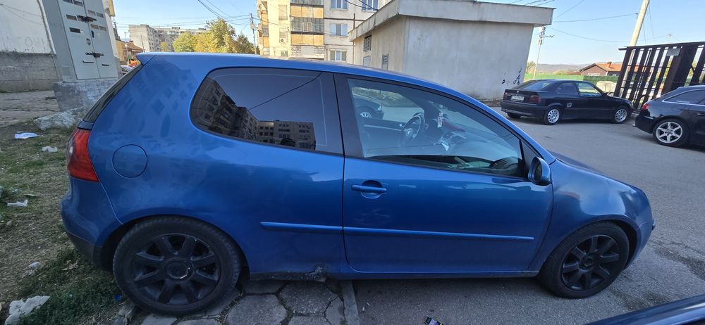 Продавам Golf 5 1.9 TDI 105k.