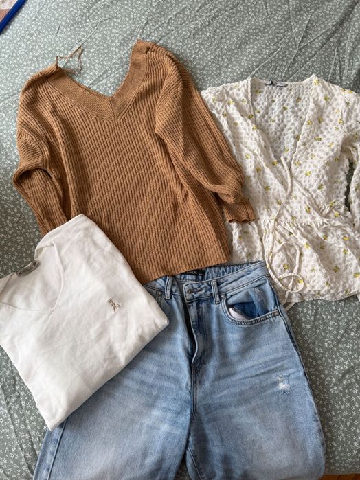 Продавам 4 чифта дрехи за 30€общо.