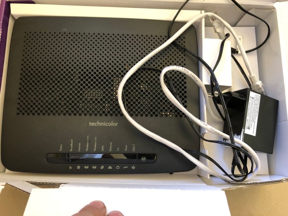 Vand 2 routere wi-fi de la Telia import Suedia - pret 100 lei/buc