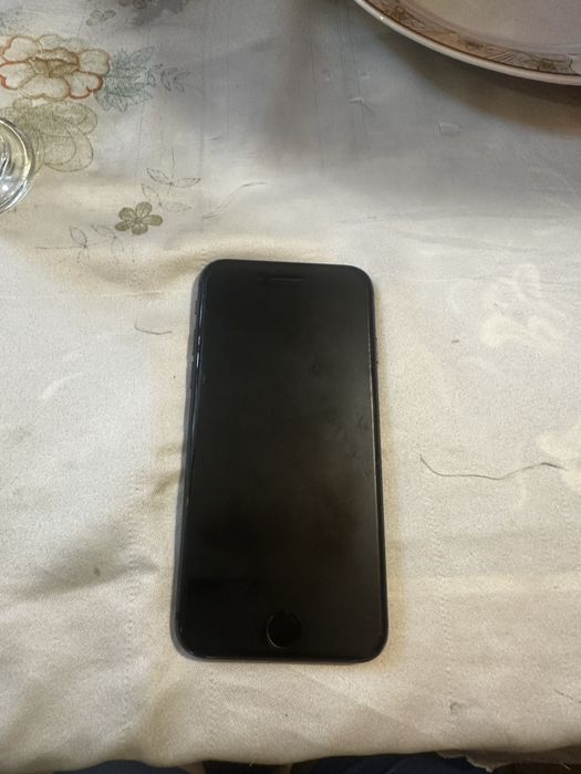 Vand iPhone 8,64 GB-folosit