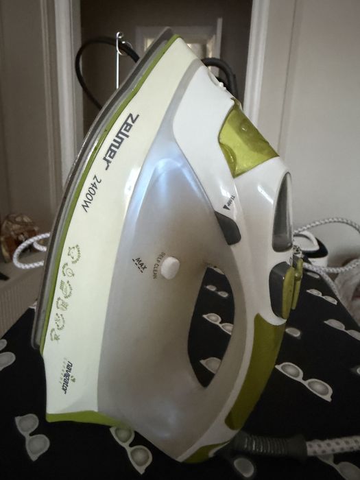 Продаю срочно утюг Zelmer оригин.
