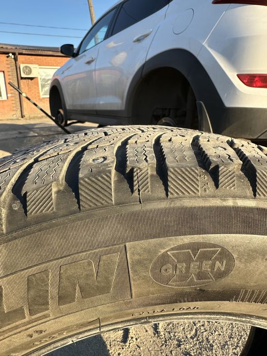 Продам шины Мишлен  215/65 R16