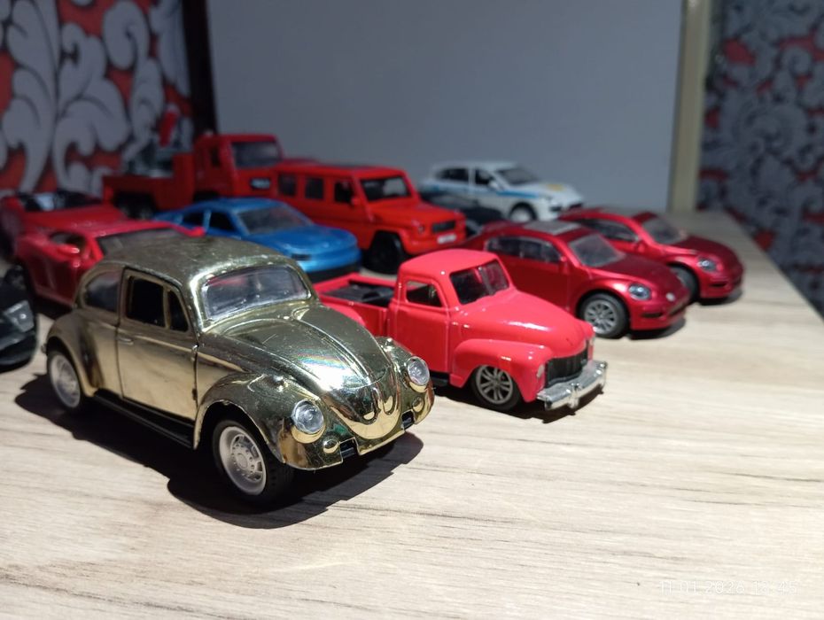 Игрушки машинки металлические