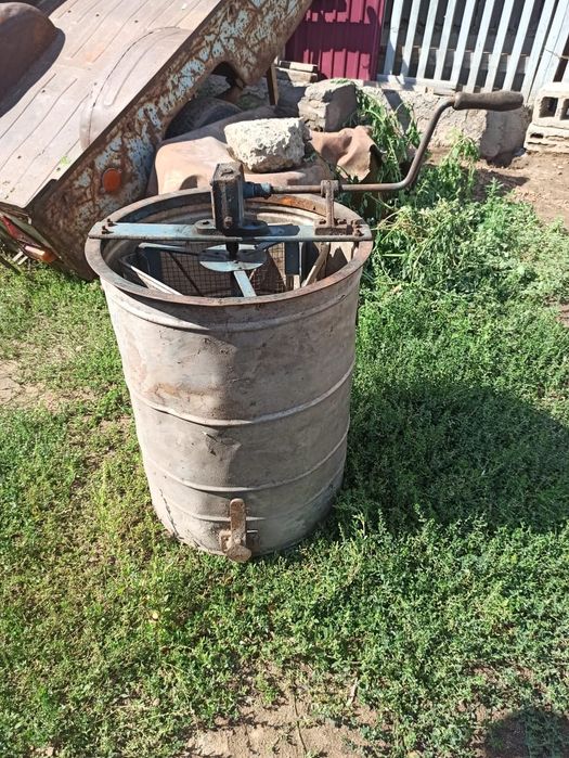 Медогонка трёх рамочная