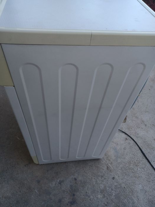 Стиралька LG в отличном состояние загрузка 8кг всё заводской