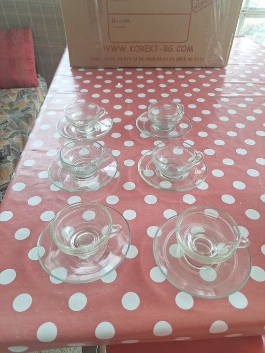 6Чаши огнеопорно стъкло витринни и 6 чинийки