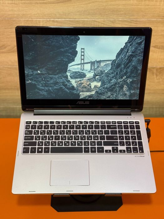 Пподается ноутбук Asus