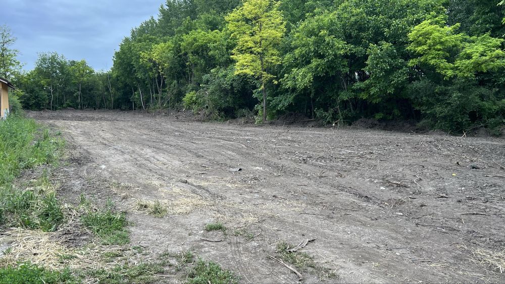 Дворно място в регулация.