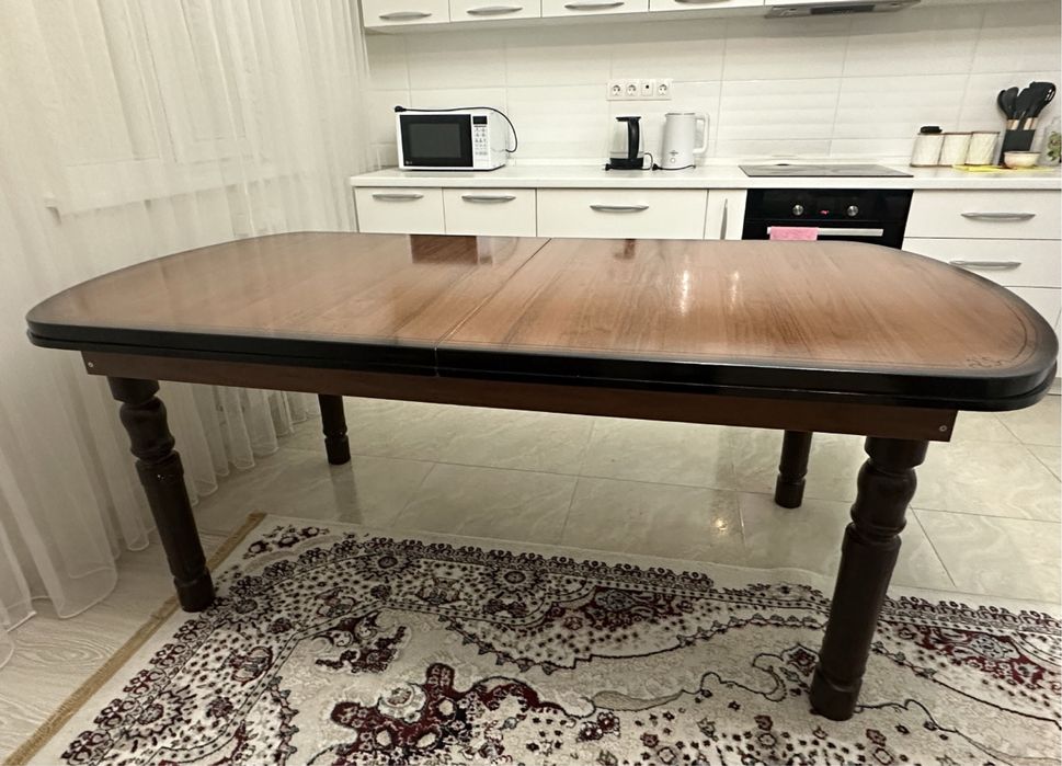 Деревянный стол