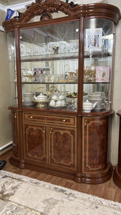 Продам стенку для посуды и камод