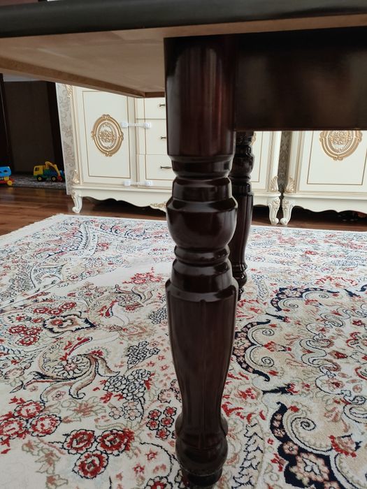 Стол обеденный для гостинной