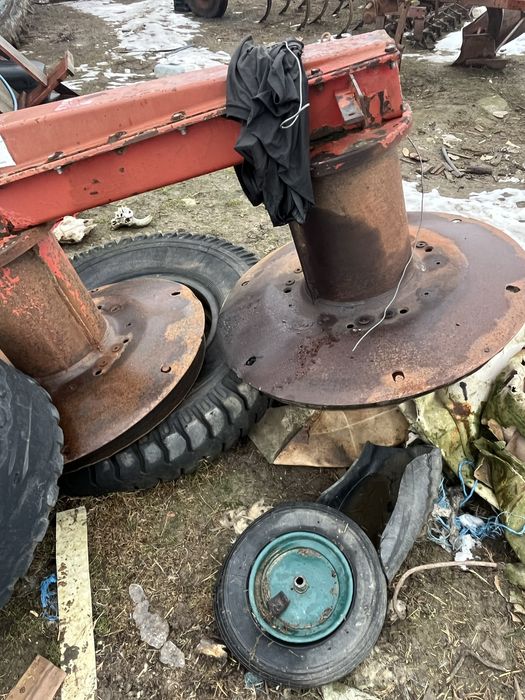 Vand toate utilajele