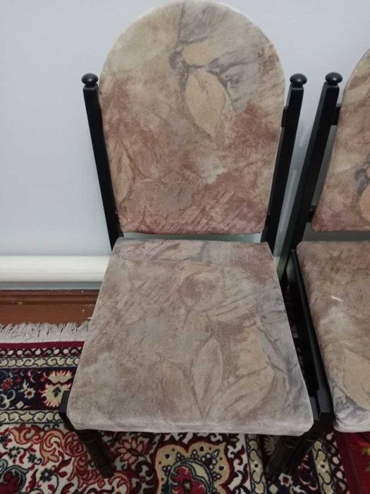 Продаю деревянные стулья 9 шт.