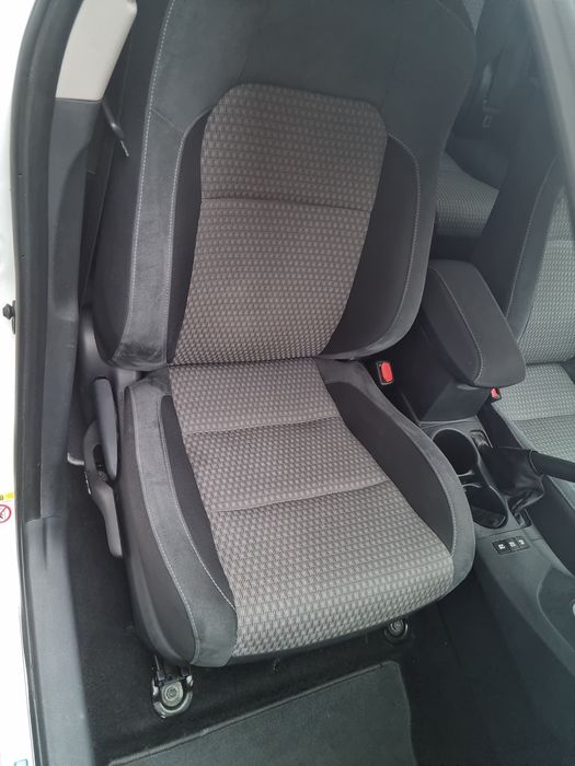 Toyota Auris Hibrid An fabricație  2019 model  TEAM.