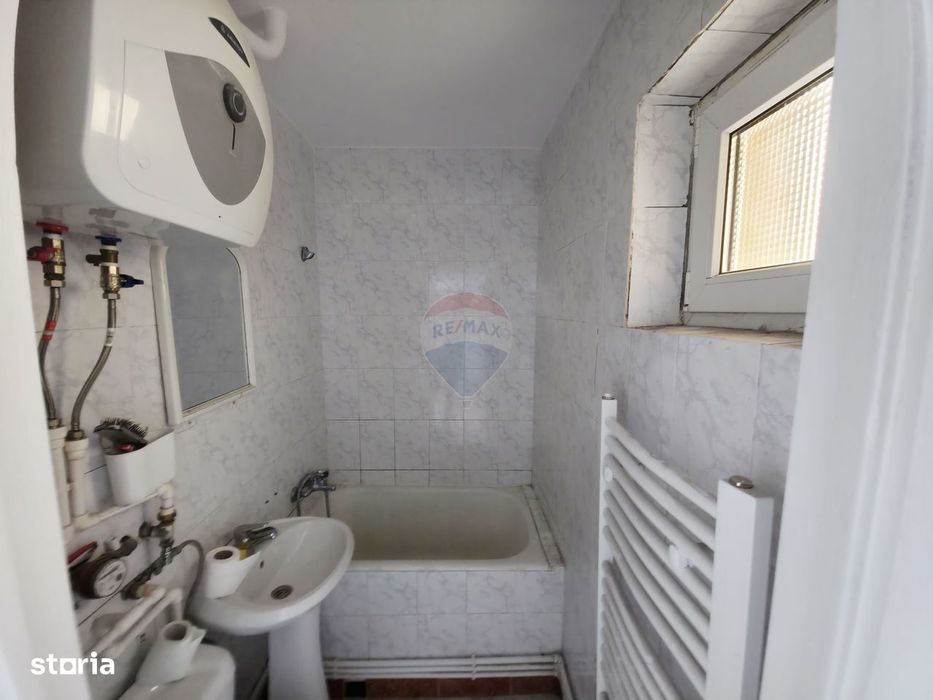 Apartament cu 3 camere de vânzare în zona Maratei