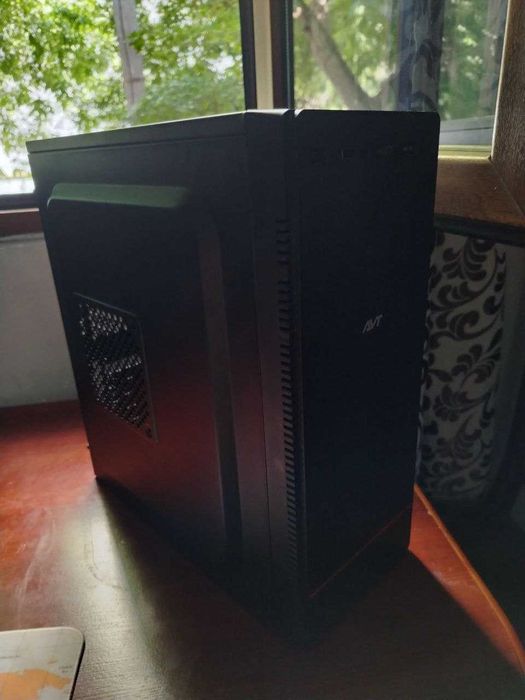 Holati A'lo bolgan personalniy  computer sotiladi.