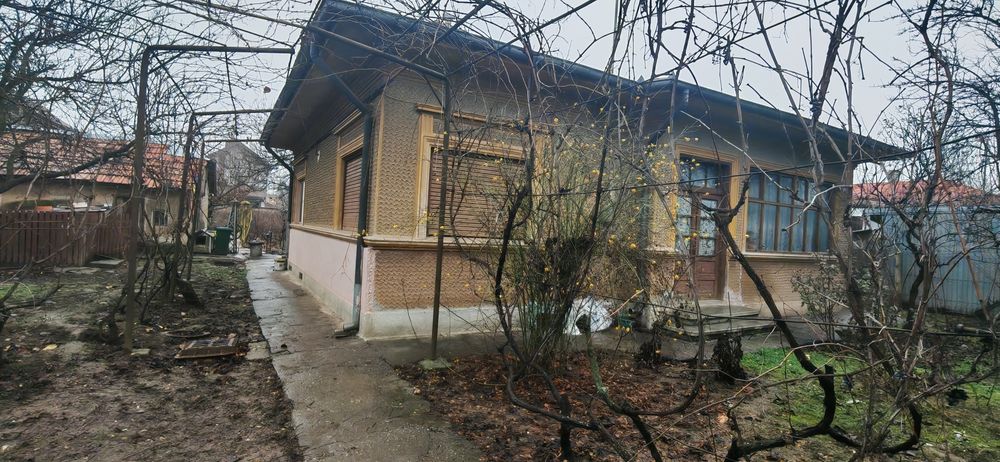 De vanzare casa in voluntari, caramida, patru camere,super central.