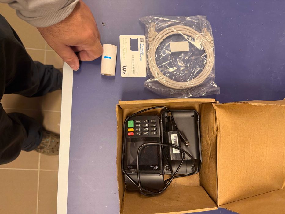 Преносим терминал за плащане с карти PAX D230, черен, със захранващ и мрежов кабел