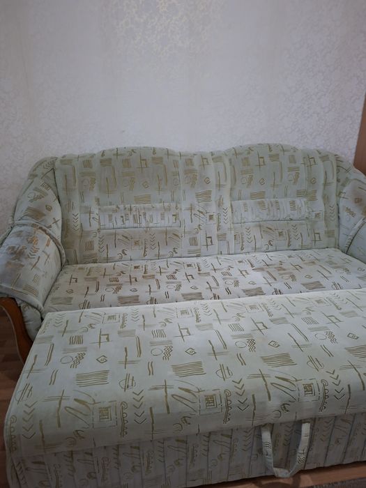 Продаётся диван.