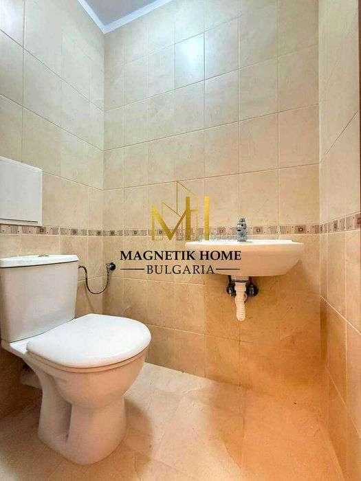 Просторен НЕОБЗАВЕДЕН тристаен до у-ще Иван Вазов в ж.к. Възраждане