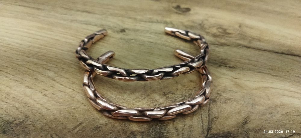 Браслет медный как украшение и для здоровья.