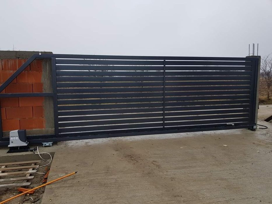 Uși de garaj rezidențiale și industriale