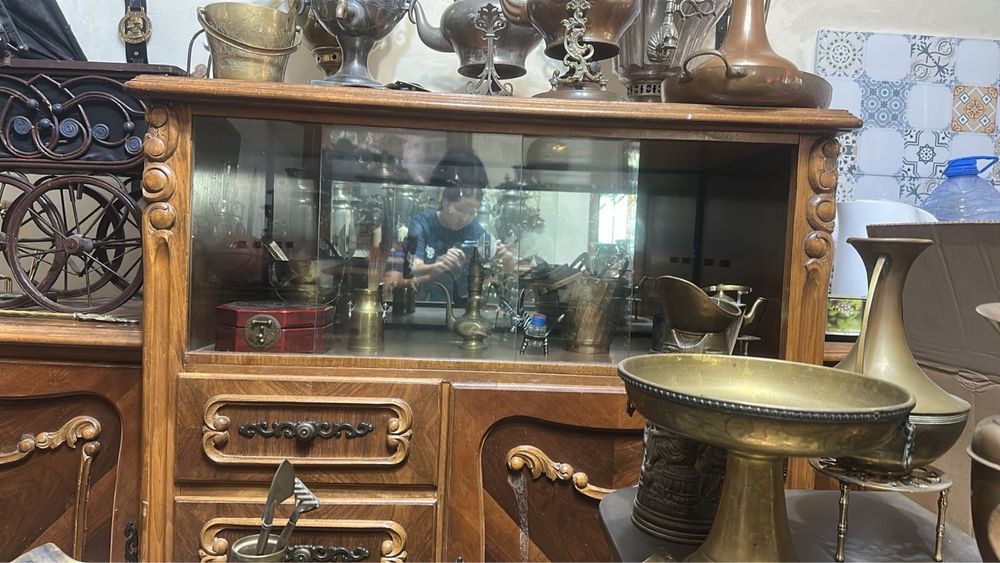 Антикварный комод, резьба, инкрустация, длина 2 метра