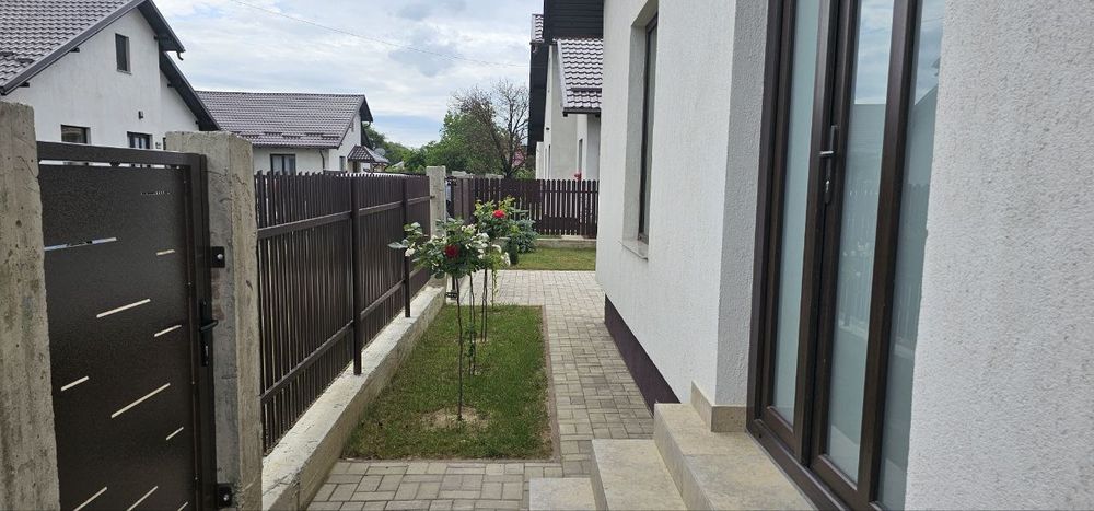 Proprietar vând casă în Hemeiuș, langa Parcul dendrologic, 127900 Euro