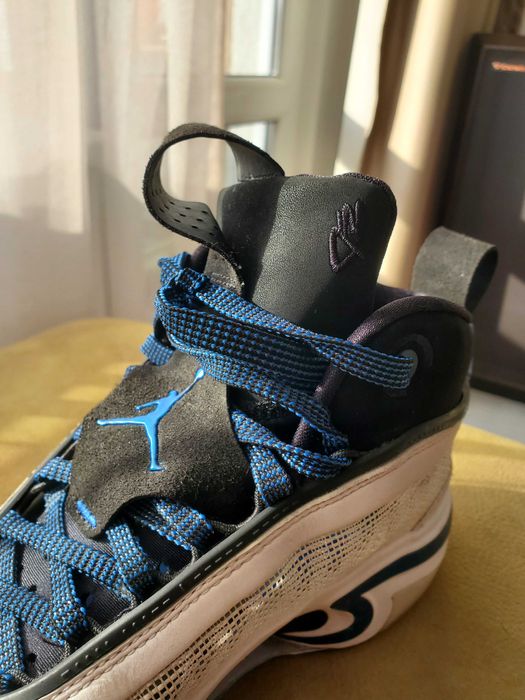 NIKE AIR JORDAN white sport blue