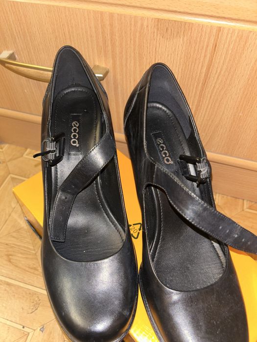 Туфли ecco 40-ого размера не ношенные