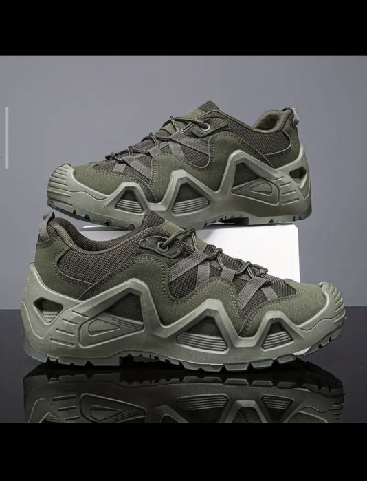 Продам тактические кроссовки.