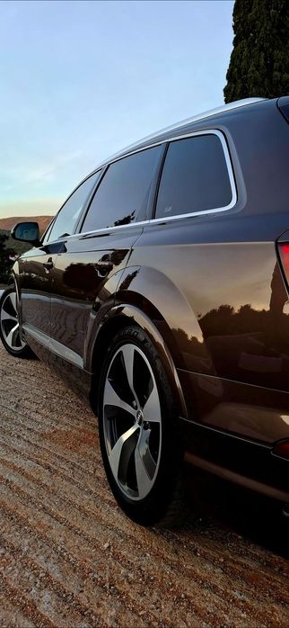 Audi Q7 Se poate vedea in Suceava după 18 iulie accept test toate dotările