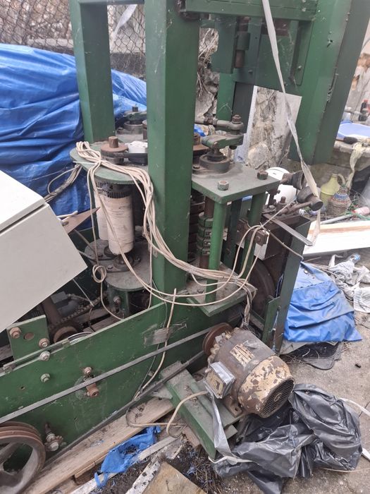 Машина за пройзводство на салфетки