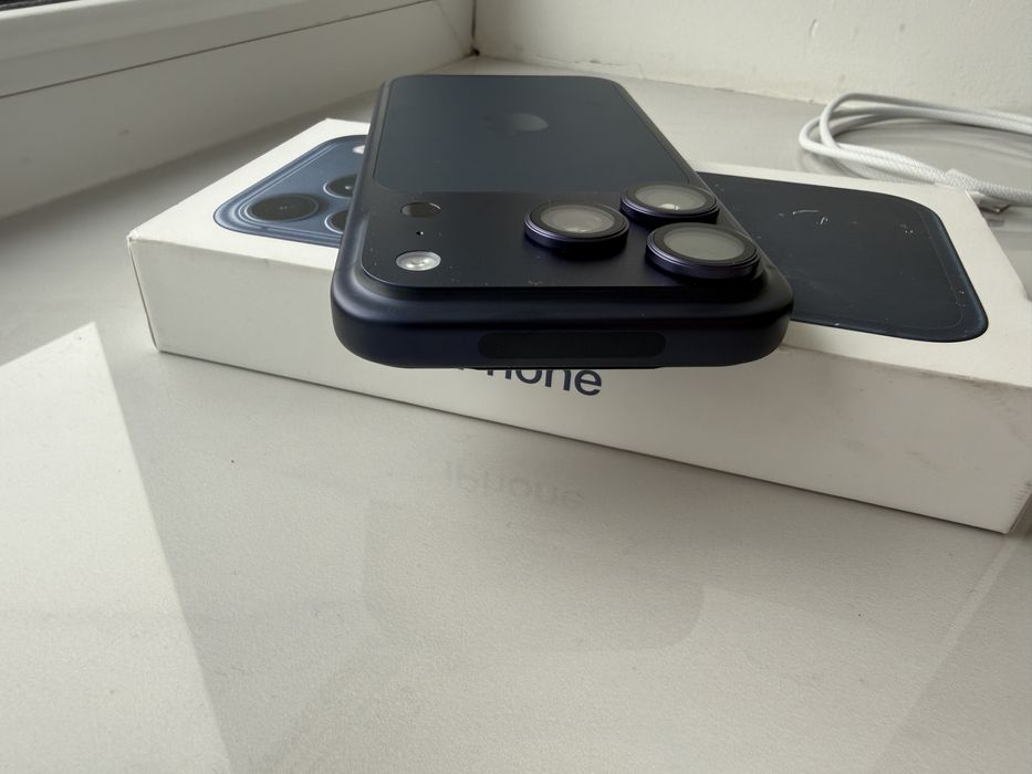 Продаю Айфон 17 про 256