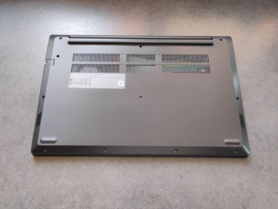 Laptop Lenovo - Ryzen 5 - 5000serie - Vega 7 - 24GB