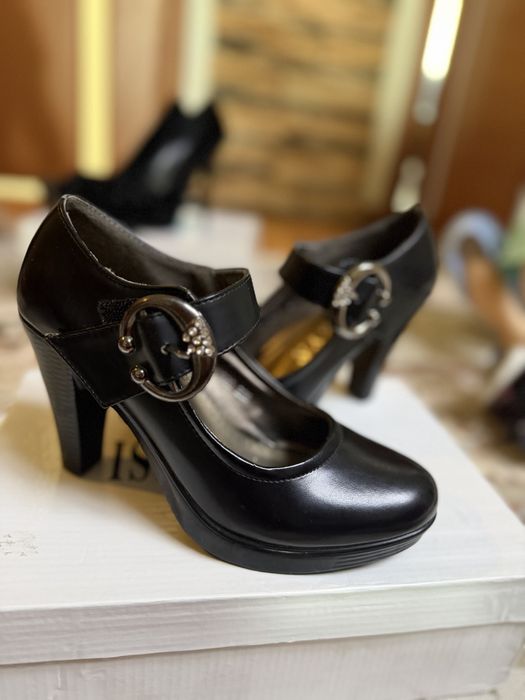 Туфли женские на каблуках