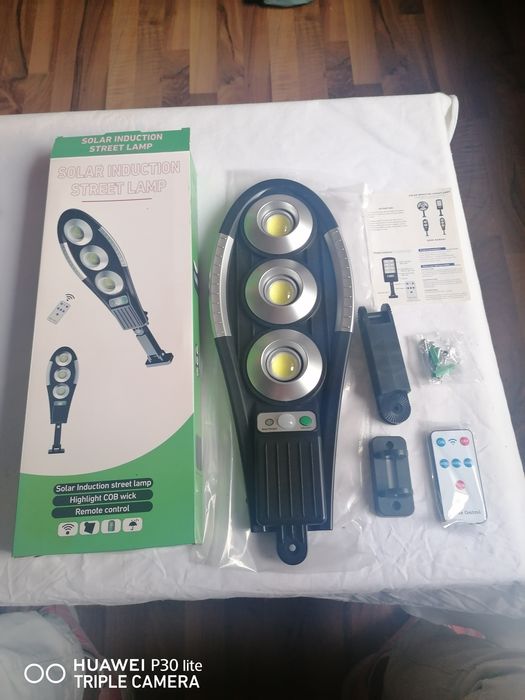Lampa de strada noua cu panou solar foarte mare și telecomanda, montaj ușor, fără fire și fără electrician