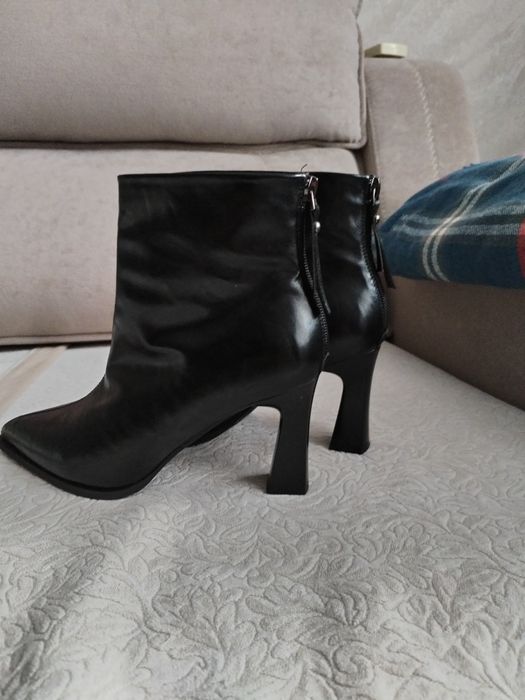 Продам сапожки весенние