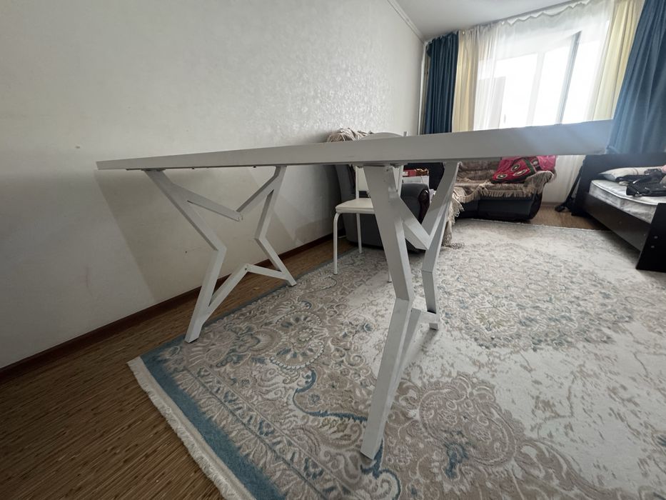 Срочно продам стол со стульями