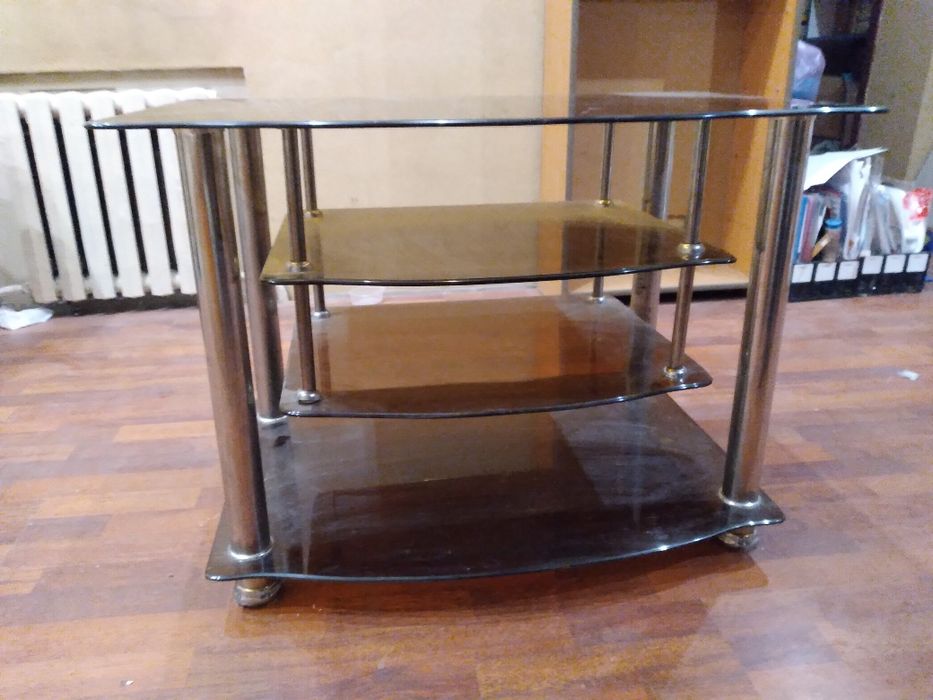 Стеклянный столик под телевизор