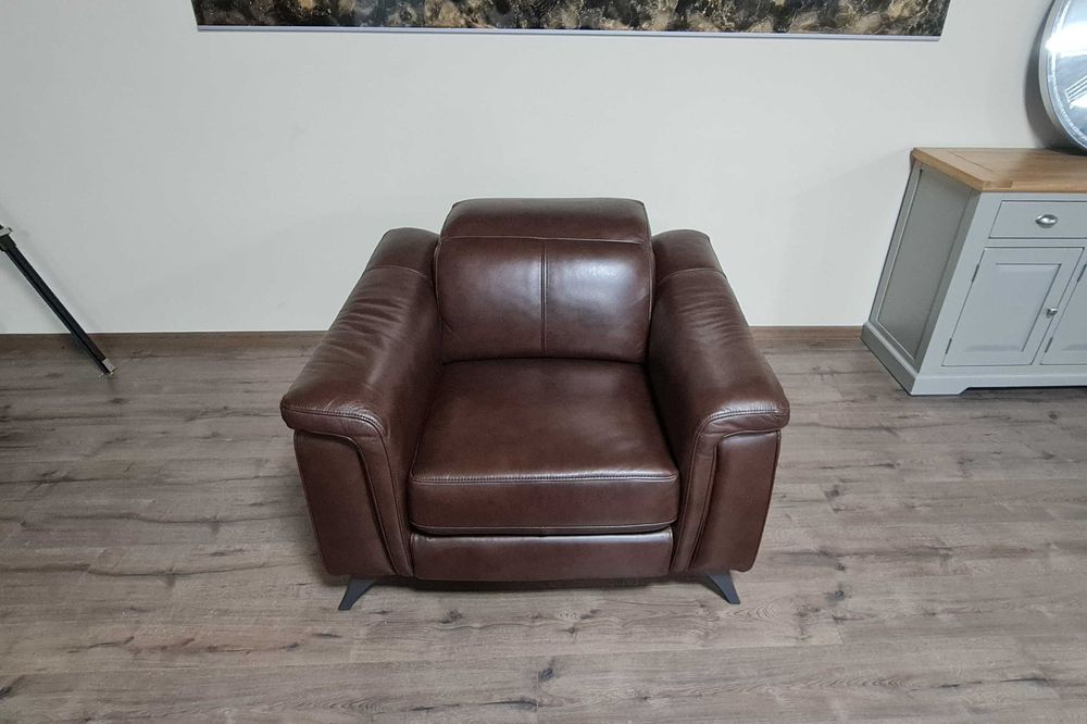 Кафяв кожен фотьойл с подвижна облегалка
