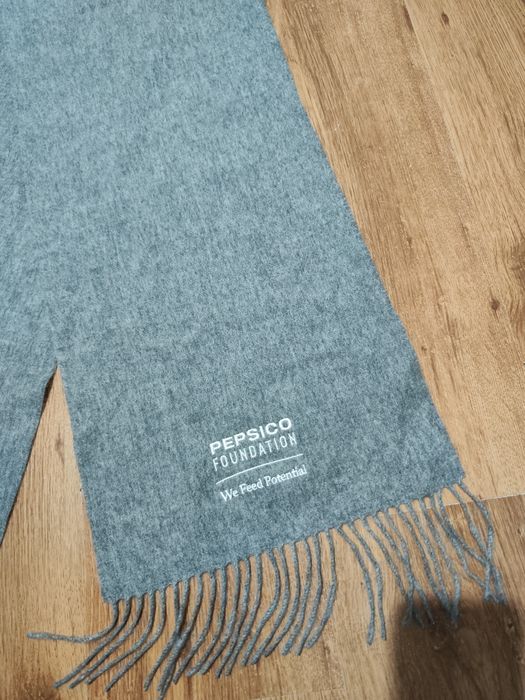 Fular din lână nou