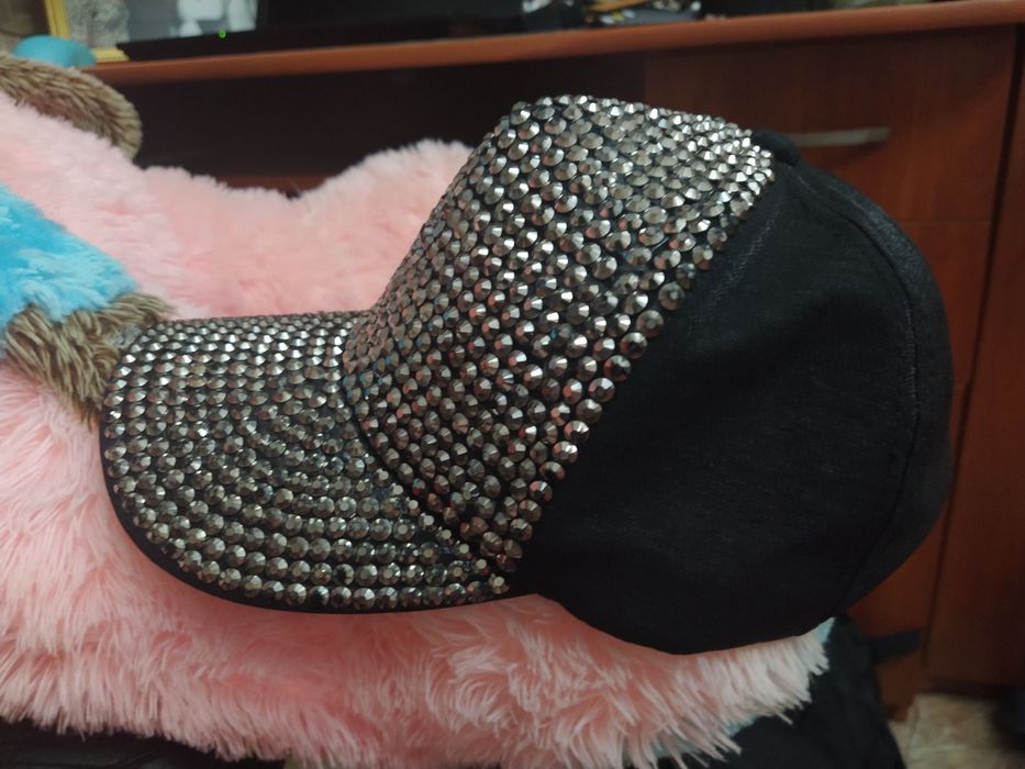 Бейсболка со стразами