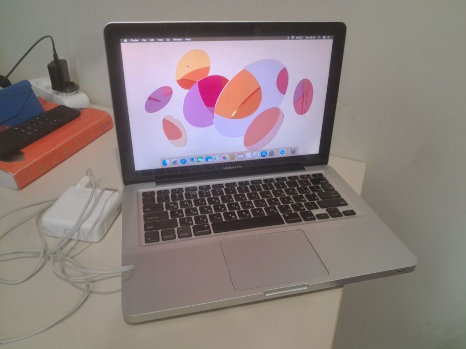Macbook pro 13 yaxshi holatda