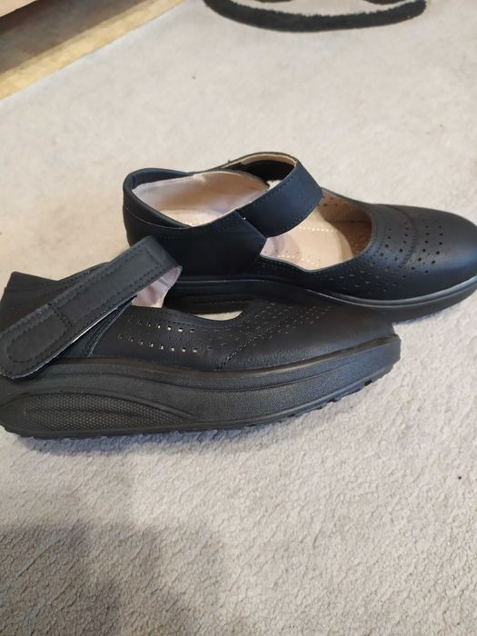 Черни обувки с платформа