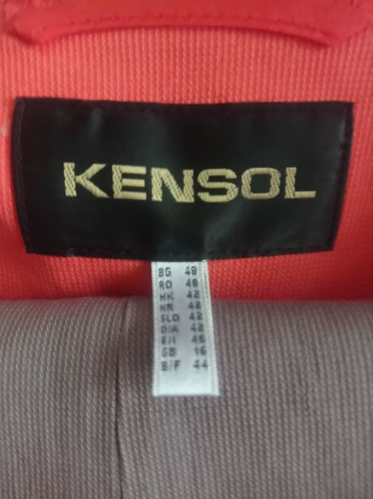 Продавам цял костюм