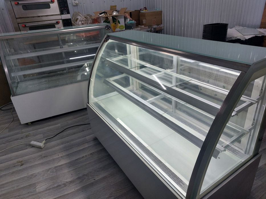 Витрина холодильная кондитерская