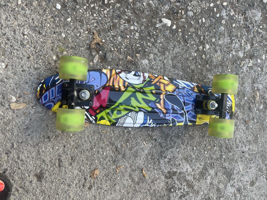 Пени борд налични 2 бр със светещи гуми